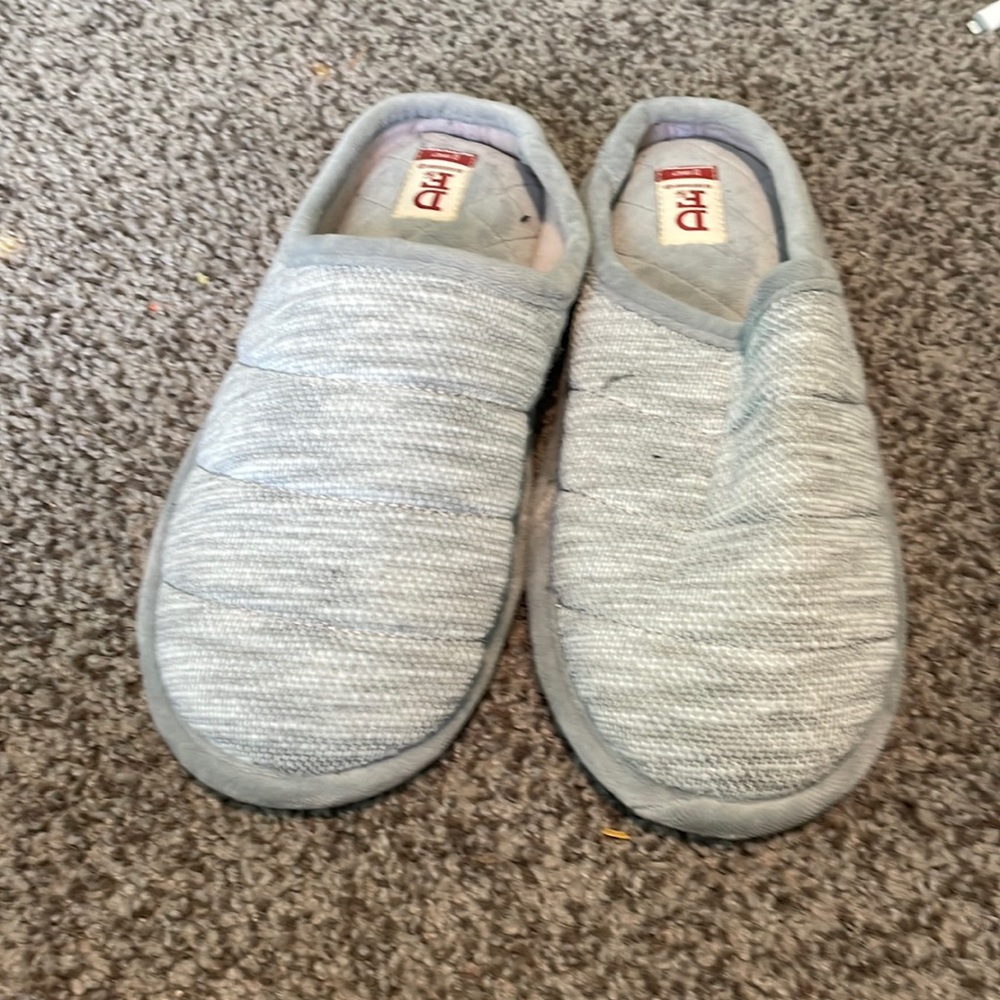 Woman’s Grey Dearfoams Slippers
